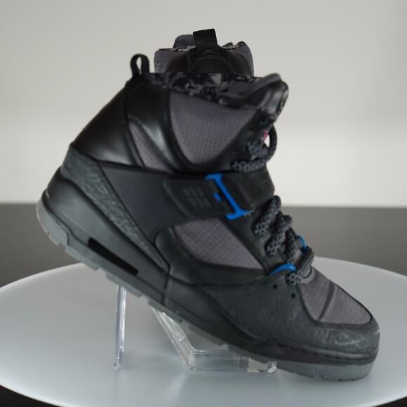 Athletic_Shoes